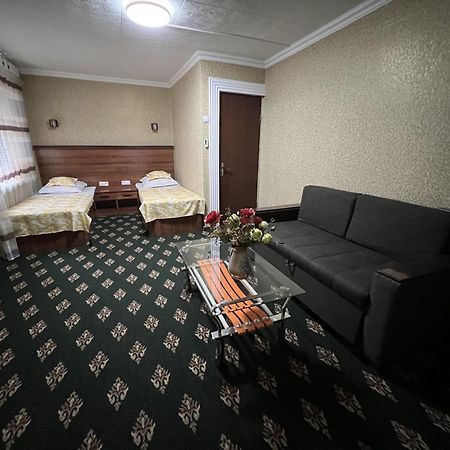 Status House Hotel Fergana Ngoại thất bức ảnh
