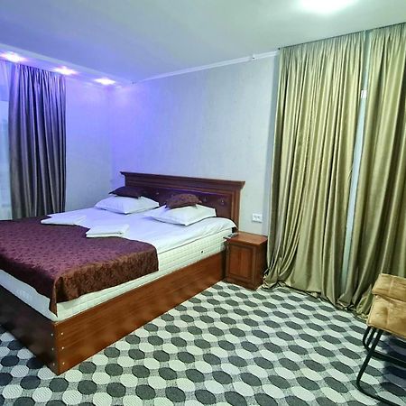 Status House Hotel Fergana Ngoại thất bức ảnh
