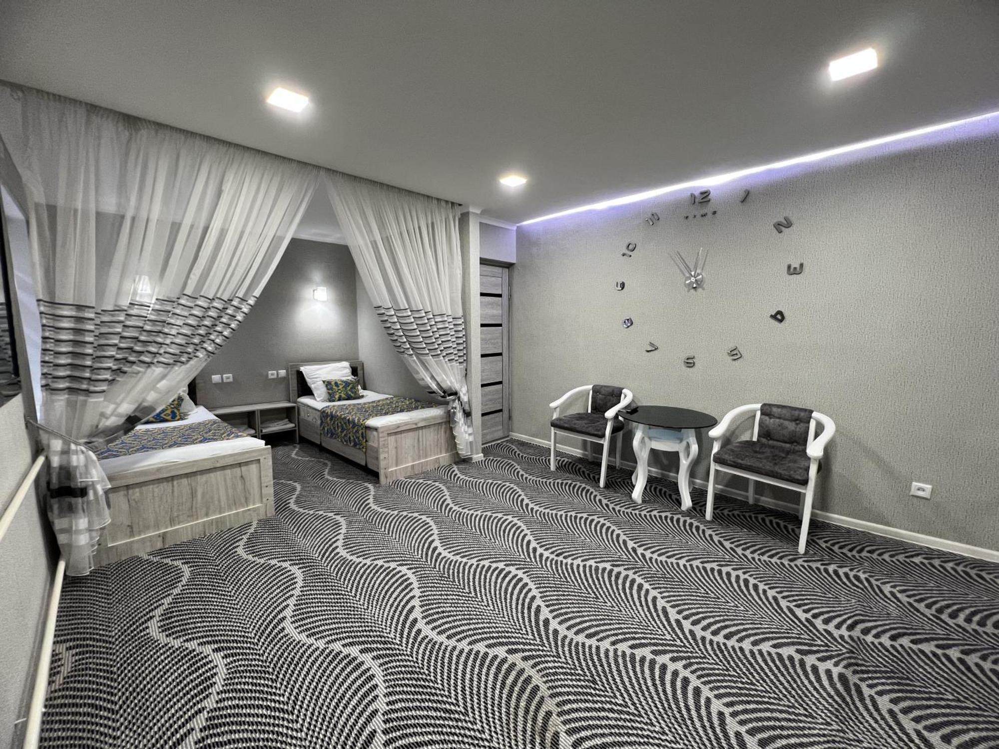 Status House Hotel Fergana Ngoại thất bức ảnh