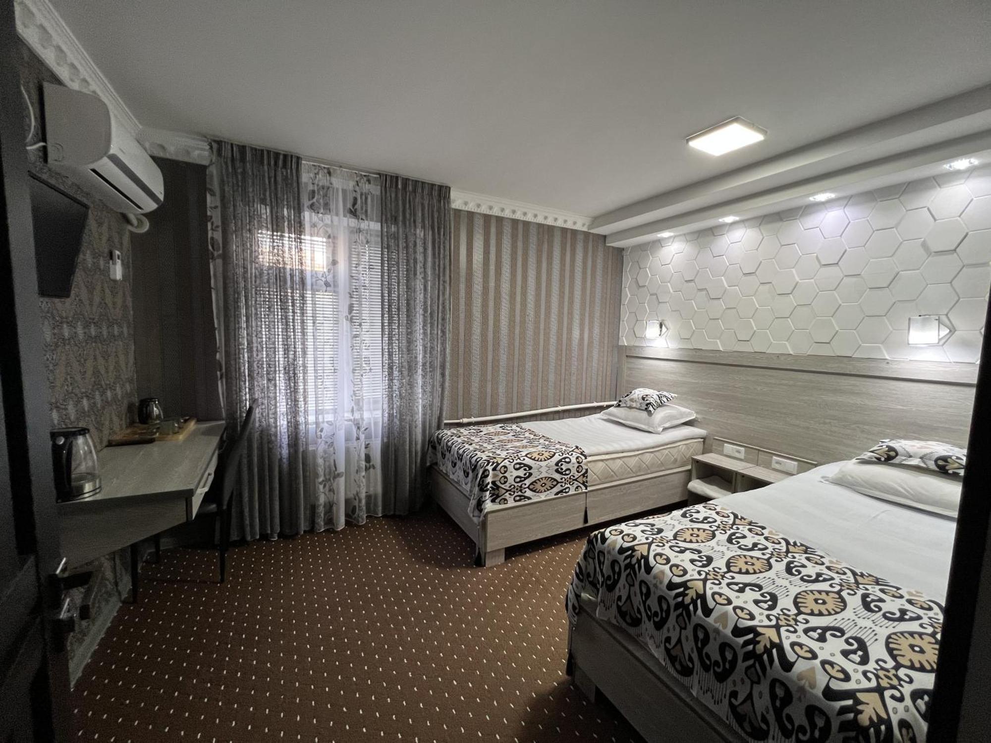 Status House Hotel Fergana Ngoại thất bức ảnh