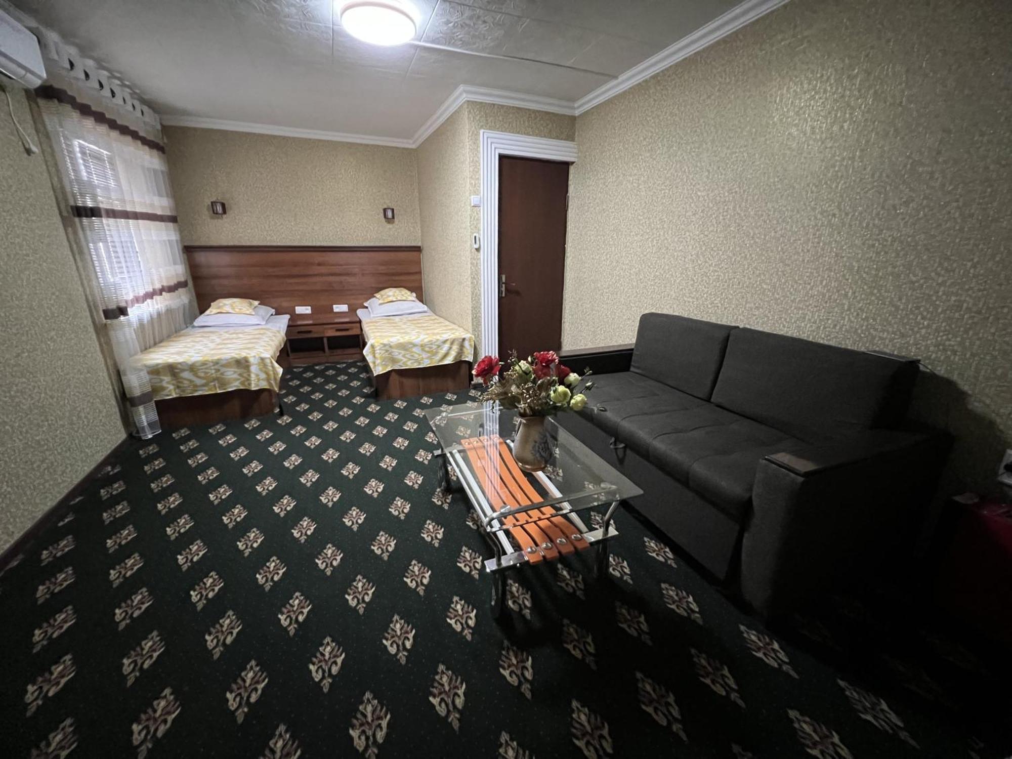 Status House Hotel Fergana Ngoại thất bức ảnh