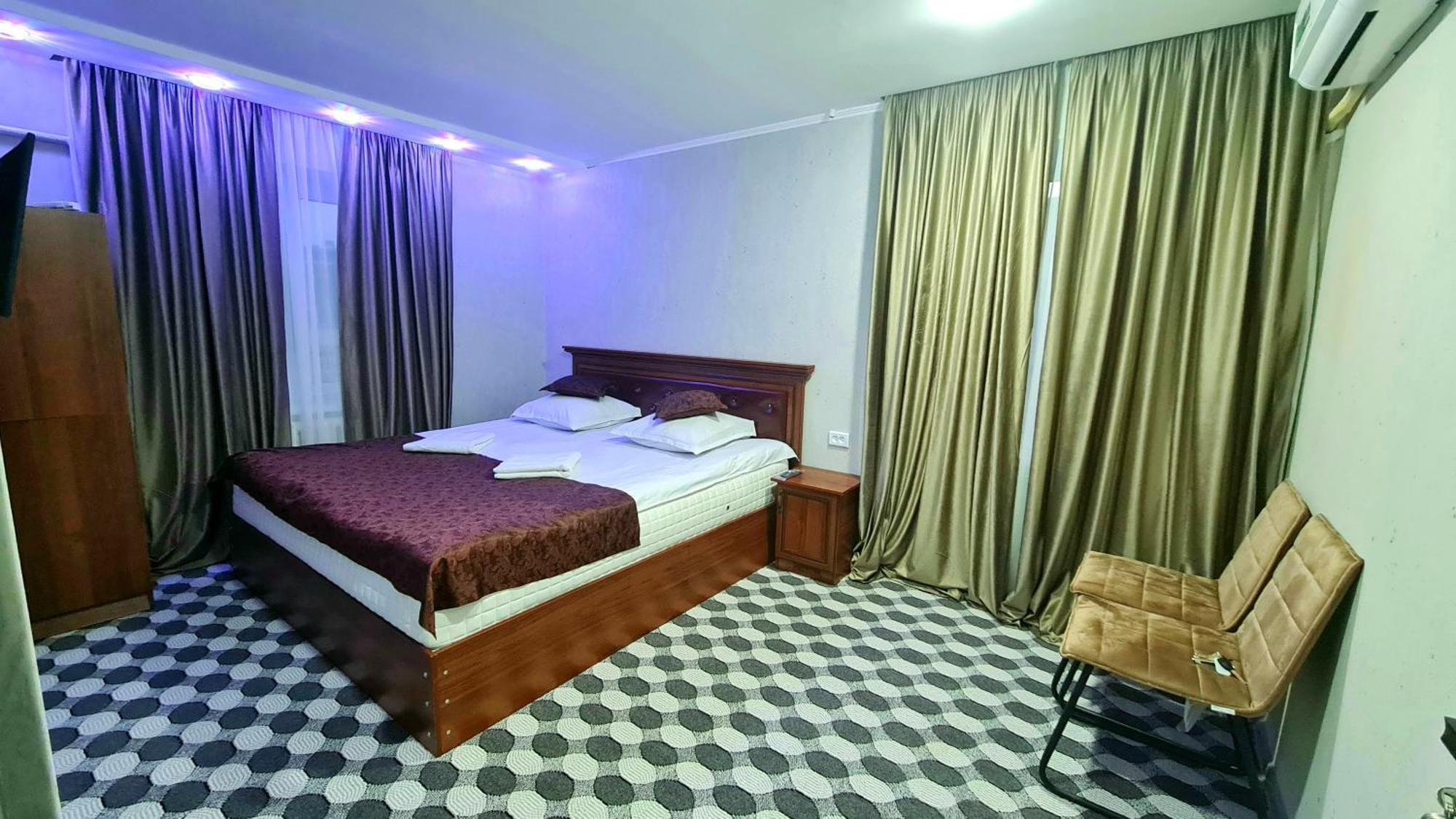 Status House Hotel Fergana Ngoại thất bức ảnh